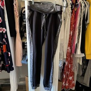 Lululemon size 4